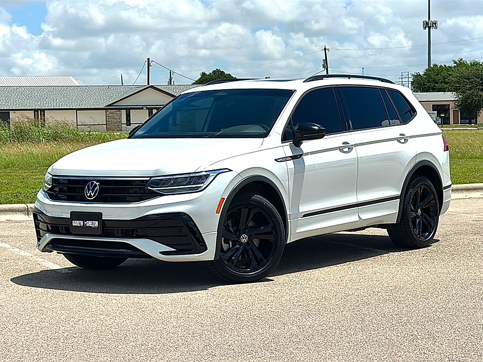 2023 Volkswagen Tiguan SE R-Line Black