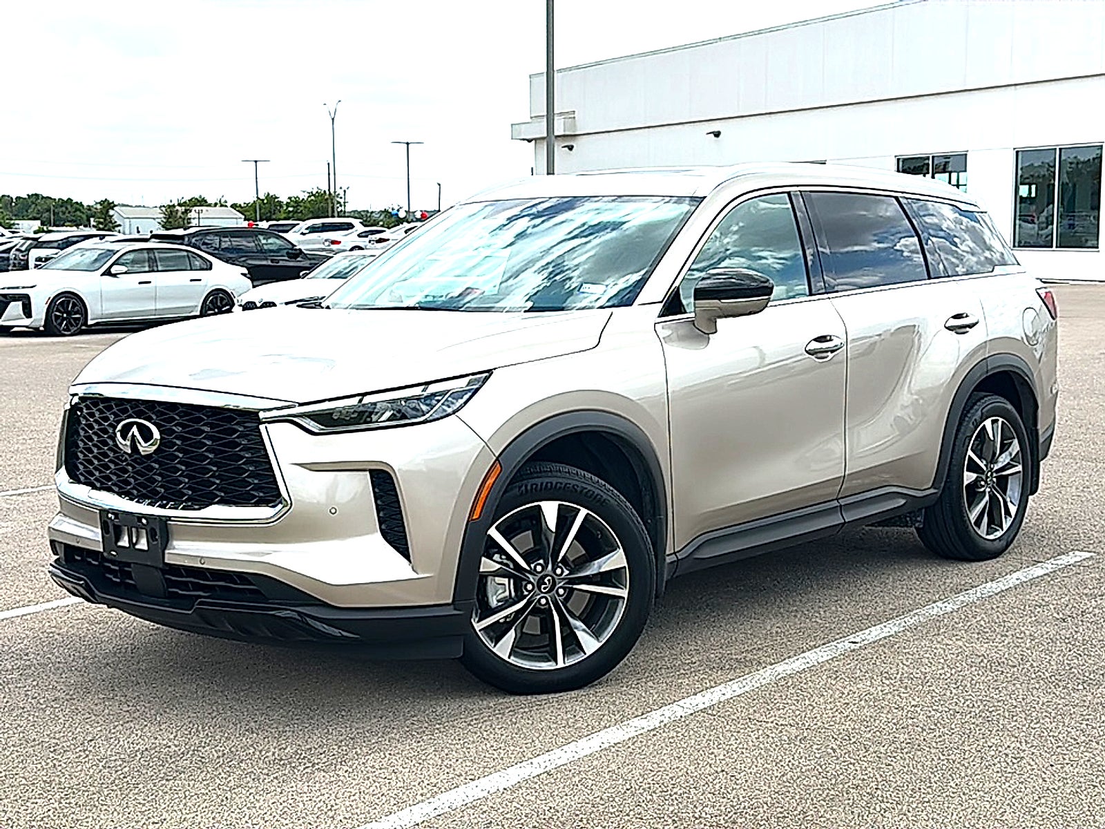 2023 INFINITI QX60 LUXE