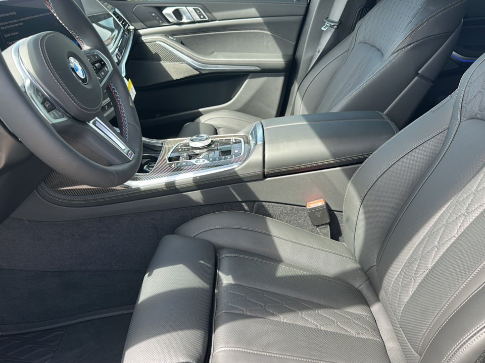 2025 BMW X7 M60i