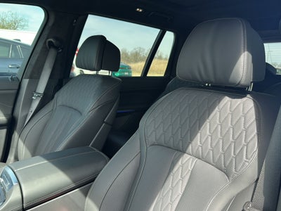 2025 BMW X7 M60i