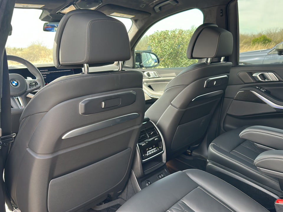 2025 BMW X7 M60i