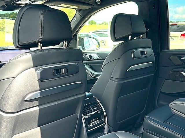 2027 BMW X7 M60i