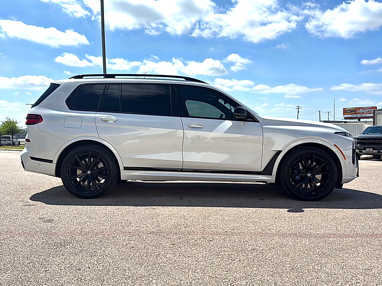 2025 BMW X7 M60i