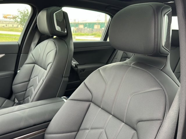 2026 BMW 7 Series 740i