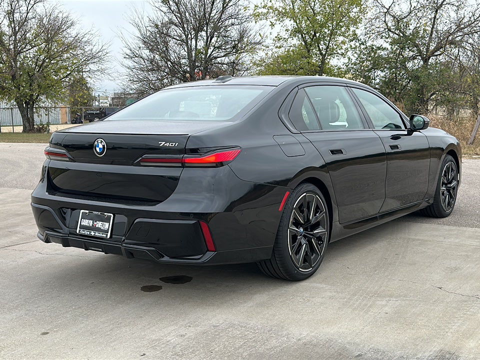 2026 BMW 740i 740i