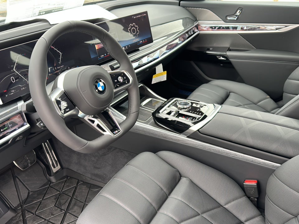 2026 BMW 740i 740i