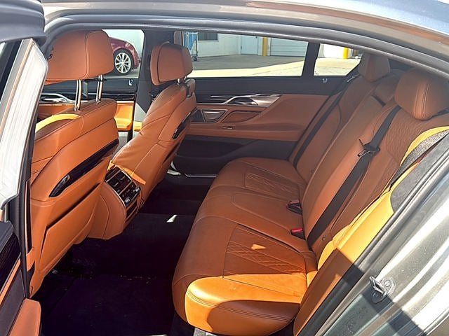 2022 BMW 7 Series 740i